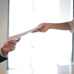 czy można złożyć wypowiedzenie w środku miesiąca